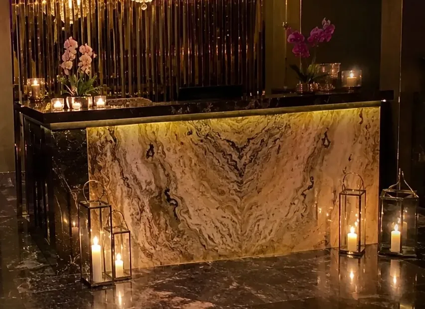 Lila Spa resepsiyon — mermer banko ve mum fenerleri — Başakşehir erkek terapist